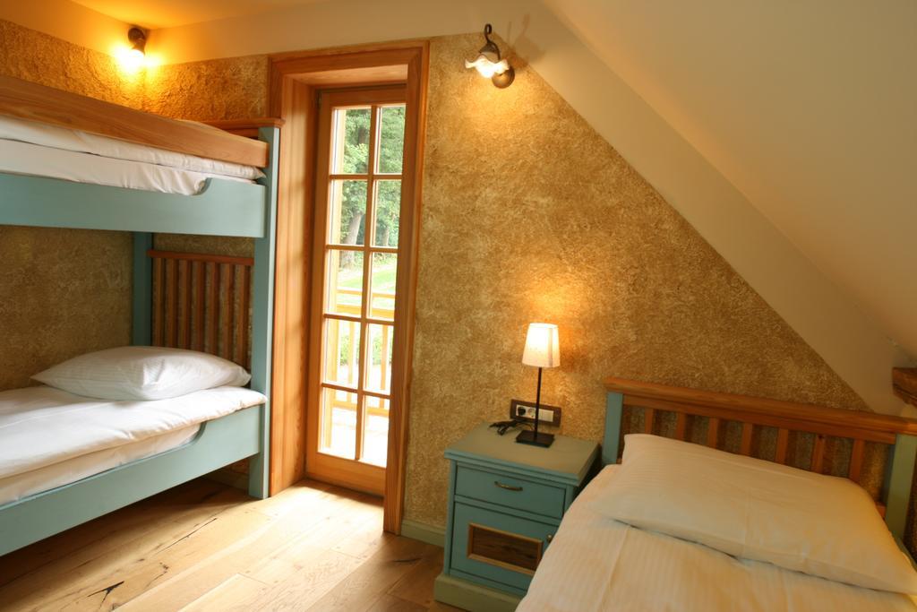 Villa Les With Hot Tub & Sauna Brežice Quarto foto